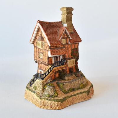 David Winter Vintage Village Lot of 3 - Pub, Manor House, Lace Makers Cottage