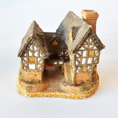 David Winter Vintage Village Lot of 3 - Pub, Manor House, Lace Makers Cottage