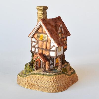 David Winter Vintage Village Lot of 3 - Pub, Manor House, Lace Makers Cottage