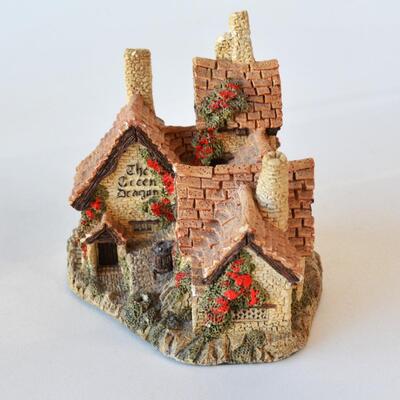 David Winter Vintage Village Lot of 3 - Pub, Manor House, Lace Makers Cottage