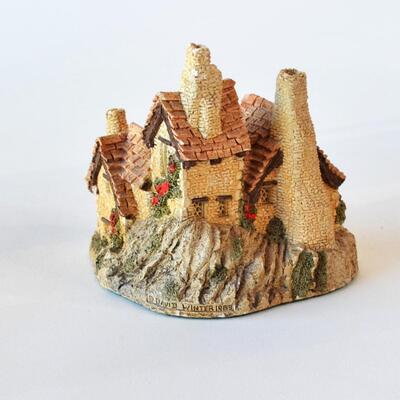 David Winter Vintage Village Lot of 3 - Pub, Manor House, Lace Makers Cottage