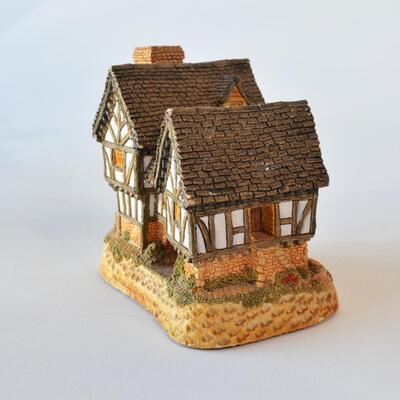 David Winter Vintage Village Lot of 3 - Pub, Manor House, Lace Makers Cottage