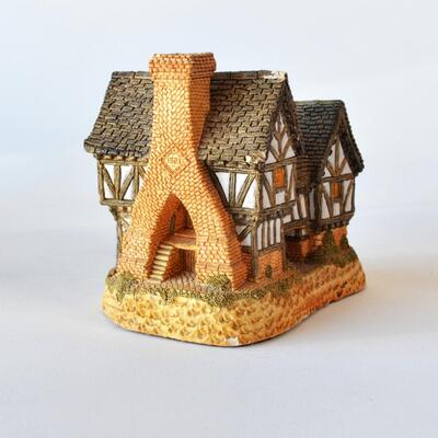 David Winter Vintage Village Lot of 3 - Pub, Manor House, Lace Makers Cottage
