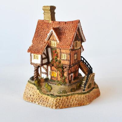 David Winter Vintage Village Lot of 3 - Pub, Manor House, Lace Makers Cottage