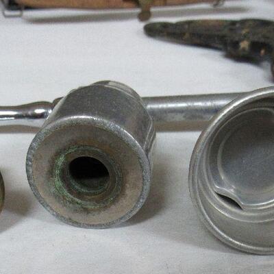 Lot of Vintage Bits and Pieces For Parts and Repairs