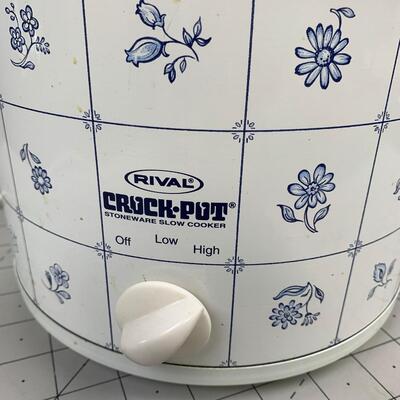 #40 Rival Crock Pot White/Blue Flowers