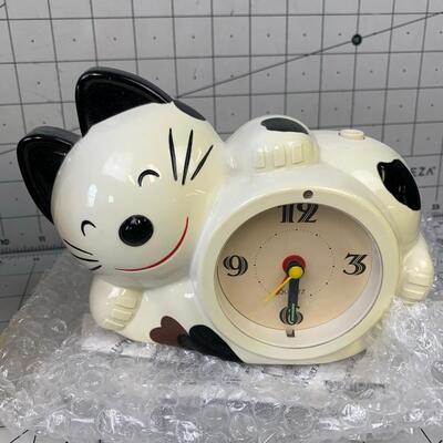 #55 Vintage Lighting Laying Cat Alarm Clock