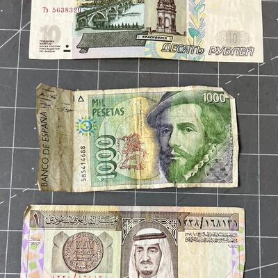 Mixed Lot of NOTES: Saudi, Spain and Russia