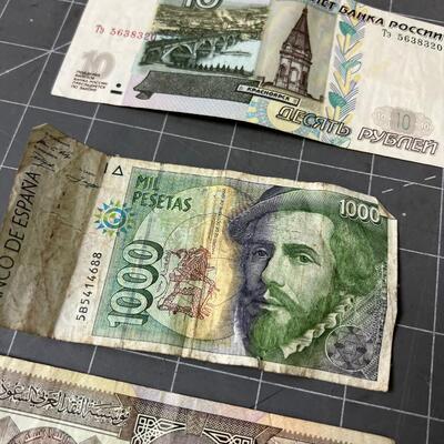 Mixed Lot of NOTES: Saudi, Spain and Russia