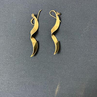 .925 Silver and Onyx Pierced Earrings 