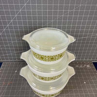 Green Butterfly Pyrex Nesting Casserole Dish with Lids 