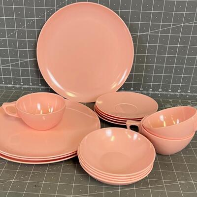 PINK Plastic Dish set (only 3 Cups) 