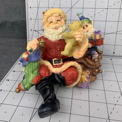 #142 Santa & Toys Decor