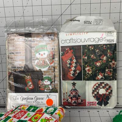 #153 Christmas Fabric, Yarn & Patterns