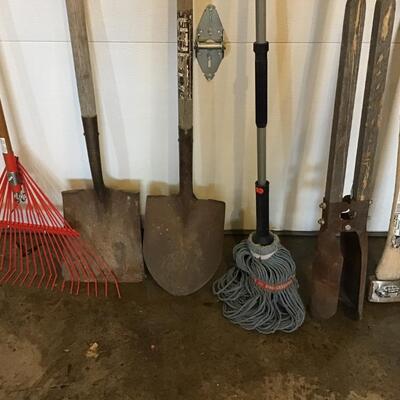 1011 - Assorted Yard Tools