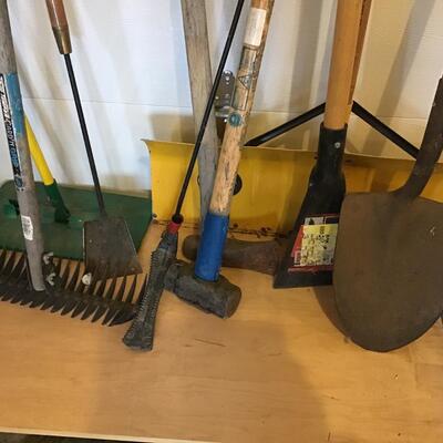 1023 - Various Outdoor Tools