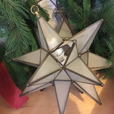 1024 - Christmas Lot - wreaths, elect. Star, light bags