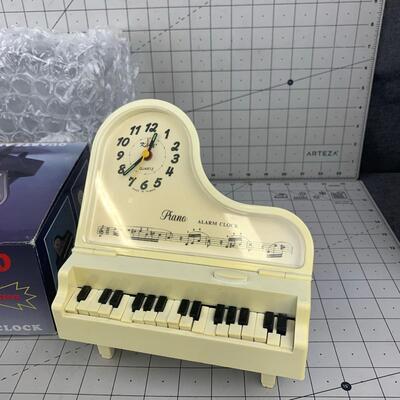 #263 Vintage Key Jumping Piano Alarm Clock