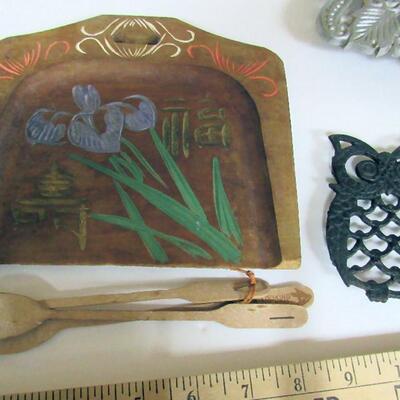 Lot of Misc Kitchen Items, Trivets, Drink Stir Spoons, More