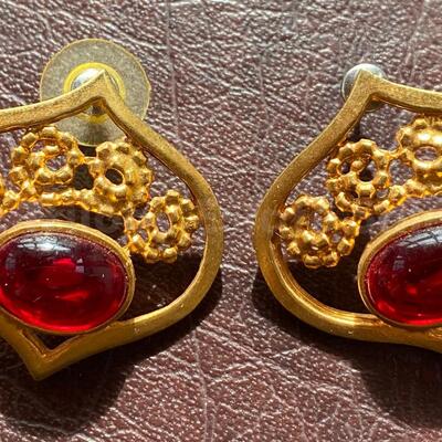 Vintage Dauplaise post earrings; gold tone with red glass cabochon
