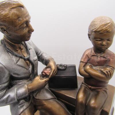 â€œTrust me Doctorâ€ statue by Austin Sculptures