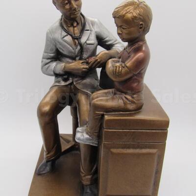 â€œTrust me Doctorâ€ statue by Austin Sculptures