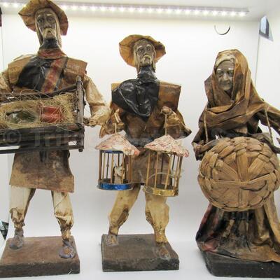 three papier machÃ© Figures handmade mexico