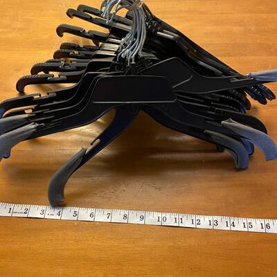 Lot of 20 Dillards black hangers