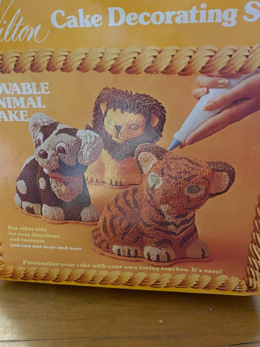 Wilton Lovable animal cake pan dog tiger lion 3D 