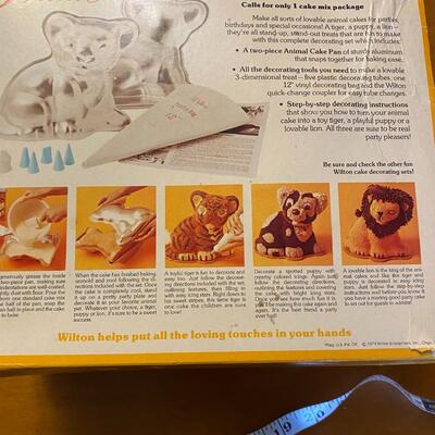 Wilton Lovable animal cake pan dog tiger lion 3D