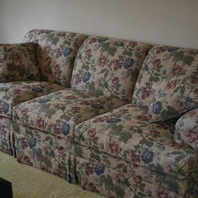 ETHAN ALLEN THREE CUSHION SOFA OF FRENCH STYLE FLORAL
