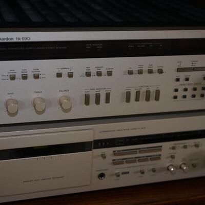 HARMON KARDEN VINTAGE STEREO RECEIVER AND CASSETTE DECK PLAYER.