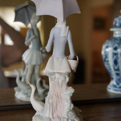 LLadro figurine GIRL WITH UMBRELLA AND GEESE. BISQUE FINISH