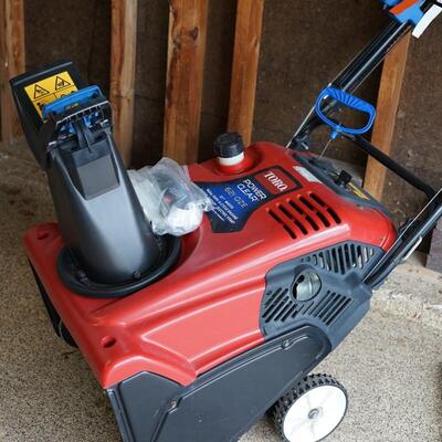 TORO SNOWBLOWER POWER CLEAR  621 VERY CLEAN AND MAINTAINED.