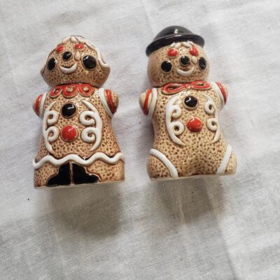 Japan Ginger bread shakers vintage
