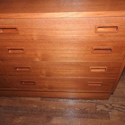 Hundevad Display/Bookcase with storage drawers