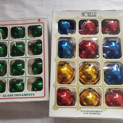 Is Christmas ornaments lot