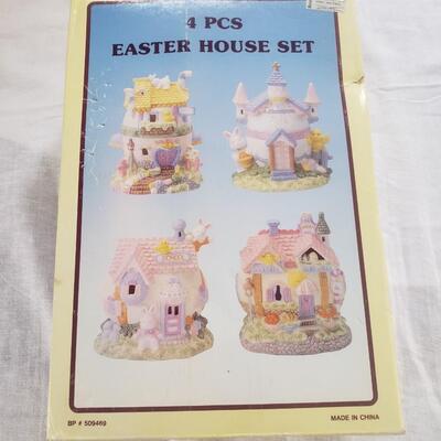 Easter dÃ©cor Bunny houses