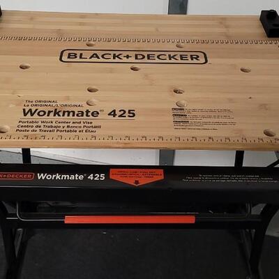 Lot 8: Black and Decker WORKMATE 425 Work Bench