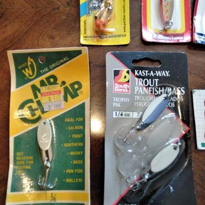 LOT 31 NEW FISHING LURES