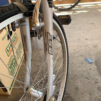 2 Bicycles, roof rack, Pulley Lift and Bike stand