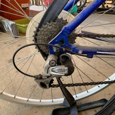 2 Bicycles, roof rack, Pulley Lift and Bike stand