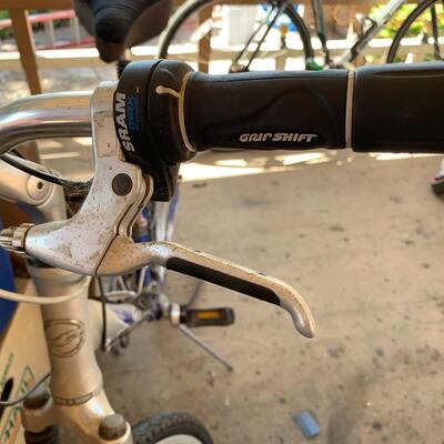 2 Bicycles, roof rack, Pulley Lift and Bike stand