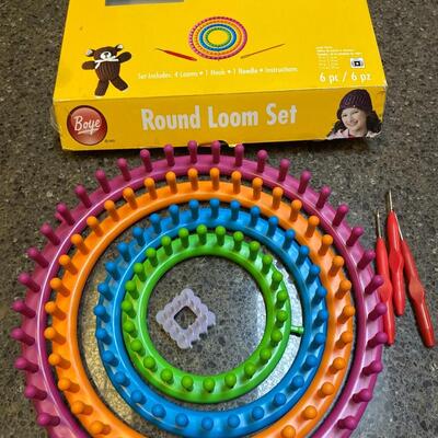 Round Yarn Loom set  of 4 with hooks and box