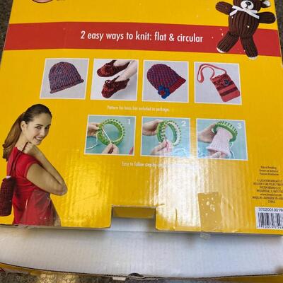 Round Yarn Loom set  of 4 with hooks and box