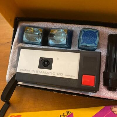 Lot of 2 cameras KodaK Tele-instamatic 608 and instamtic 20 both with box