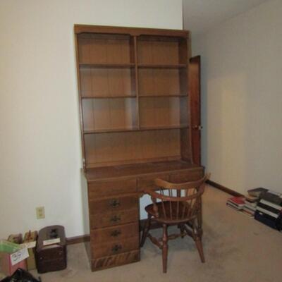 LOT 71  ETHAN ALLEN STUDENT DESK WITH SHELVED HUTCH & CHAIR