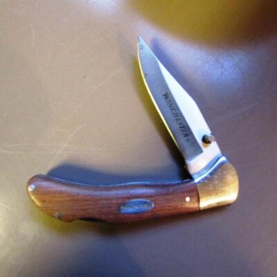 LOT 86  WINCHESTER FOLDING KNIFE, HONE MASTER, SHARPENING STONE AND PRODUCE KNIFE