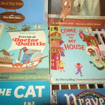 LOT 90  VINTAGE CHILDREN'S DR SEUSS AND OTHER BOOKS