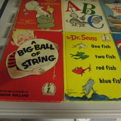 LOT 90  VINTAGE CHILDREN'S DR SEUSS AND OTHER BOOKS